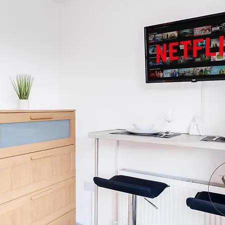 Sienna Longton Studio 2D - Wi-Fi, Alton Towers, Netflix Stoke-on-Trent Exterior photo