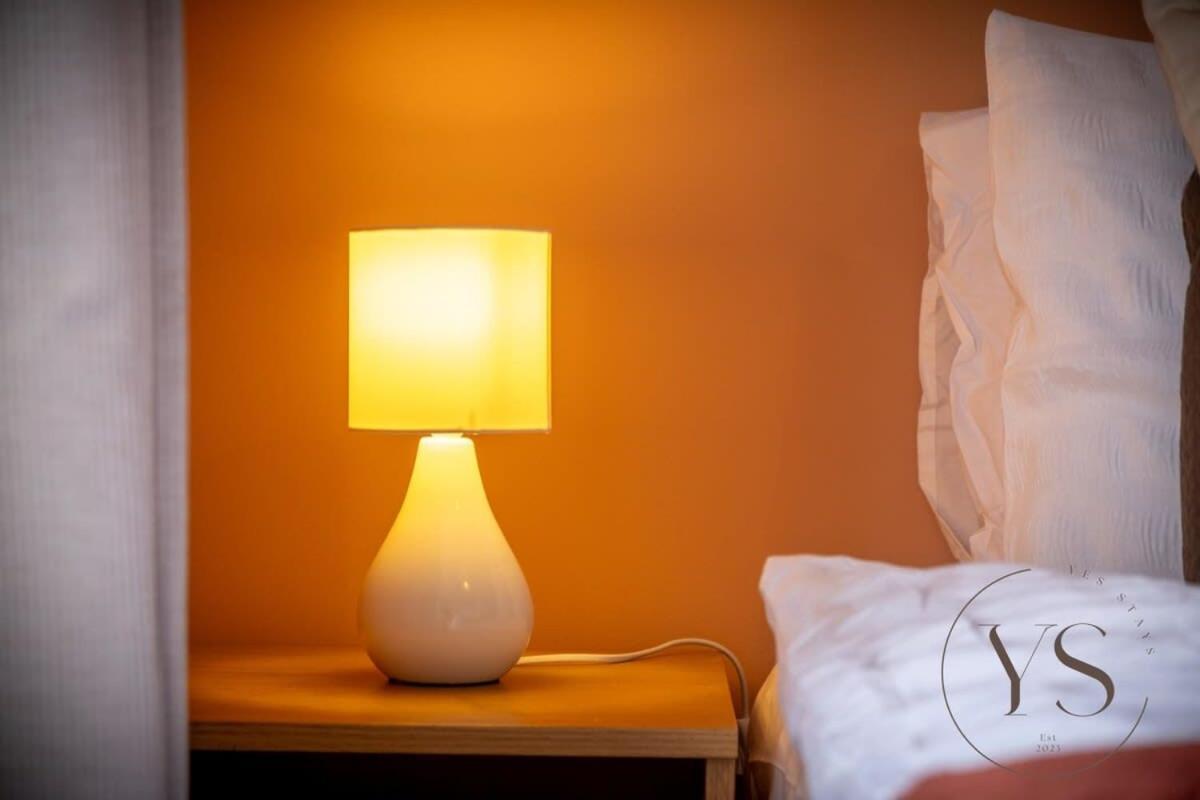 Sienna Longton 2d - Wi-fi, Alton Towers, Netflix Apartment